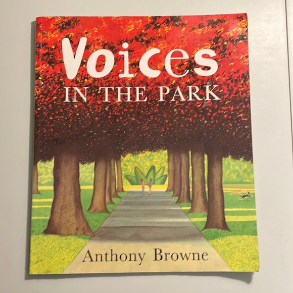 📚2/$6 Voices in the Park - Picture 1 of 12